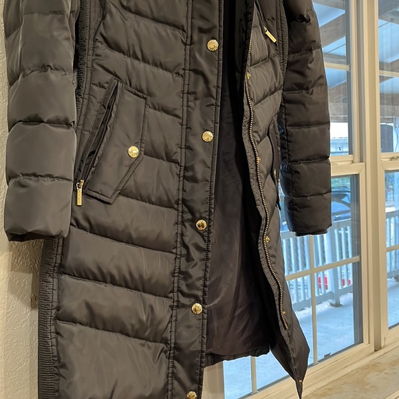 *BRAND NEW* Micheal Kors charcoal grey winter coat with fur hood. - Picture 6 of 11